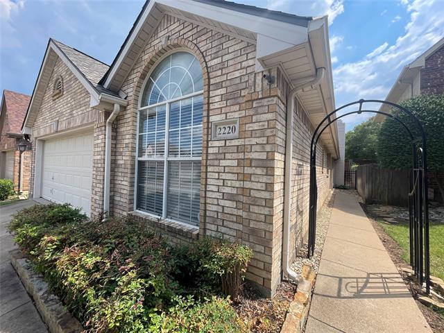 2220 Wembley Wood Ln in Bedford, TX - Building Photo - Building Photo