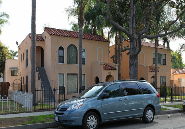 2144-2150 Cedar Ave in Long Beach, CA - Foto de edificio - Building Photo