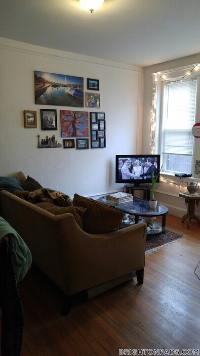 2003 Commonwealth Ave in Boston, MA - Building Photo