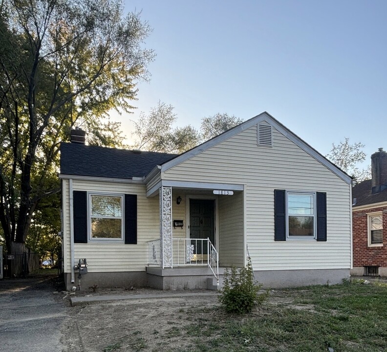 1813 S 24th St in Louisville, KY - Building Photo