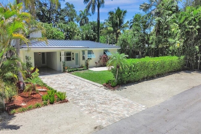 2802 NE 15th Ave in Wilton Manors, FL - Building Photo - Building Photo