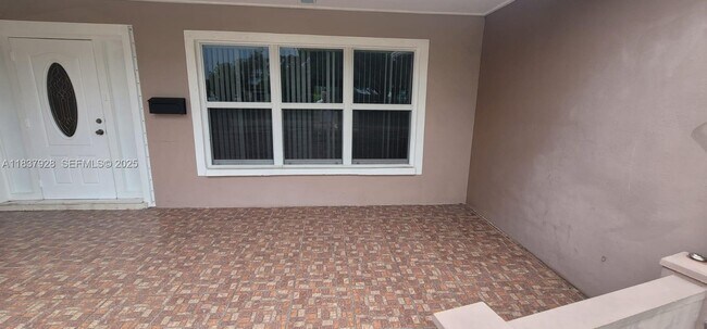 4373 NW 45th Ave in Lauderdale Lakes, FL - Building Photo - Building Photo