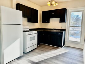 647 W Lexington Ave, Unit 3 in Elkhart, IN - Building Photo