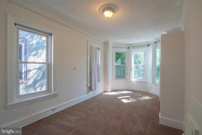 property at 2039 N Gratz St