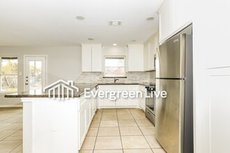 6015 Glenhurst Dr in Houston, TX - Foto de edificio - Building Photo