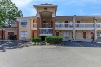 Vivo Living Forest Hills in Durham, NC - Building Photo - Building Photo