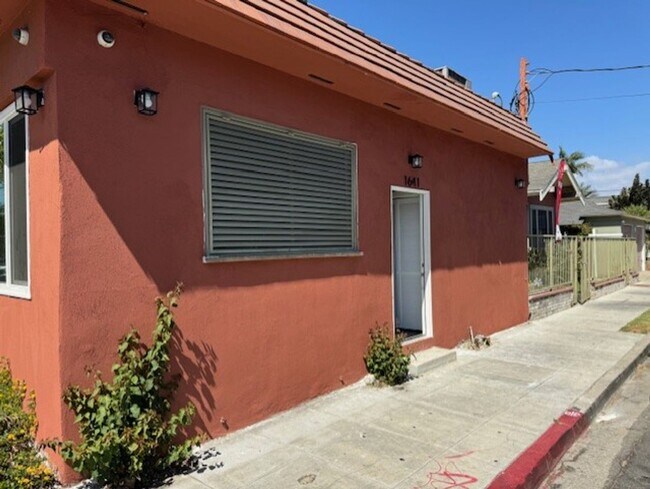 1641 E 4th St-Unit -1641 4TH in Long Beach, CA - Building Photo - Building Photo