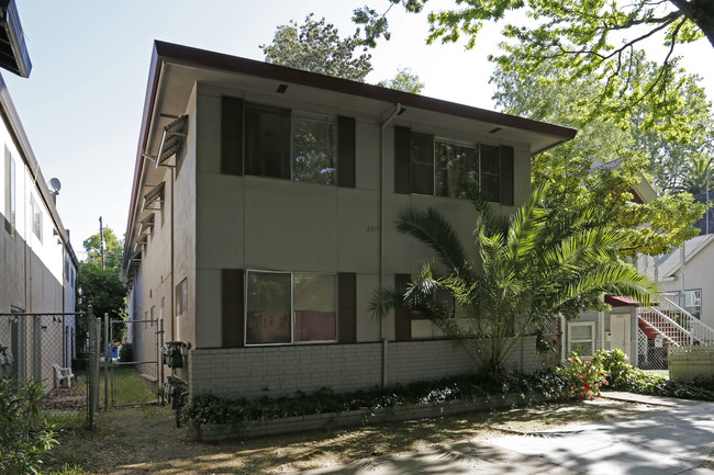 2417 G St in Sacramento, CA - Building Photo - Building Photo