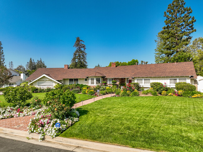 10115 Hadley Ave in Northridge, CA - Foto de edificio - Building Photo