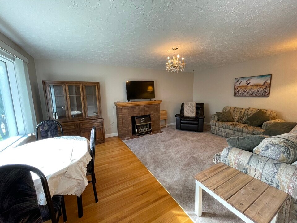 1703 6 Av S in Lethbridge, AB - Building Photo