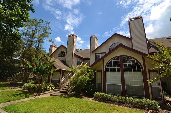 351 Lone Hill Dr in Altamonte Springs, FL - Foto de edificio - Building Photo