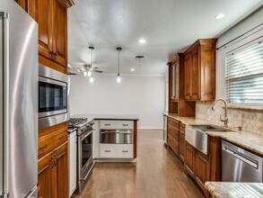 1404 Ravenwood Dr in Arlington, TX - Building Photo - Building Photo