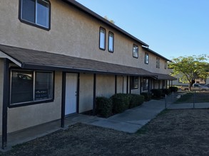 3330 Magnums Way in Redding, CA - Building Photo - Building Photo