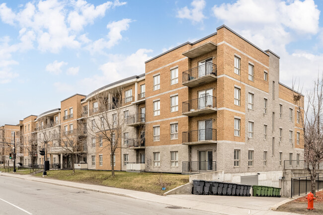 Marcel-Laurin Boul in St. Laurent, QC - Building Photo - Building Photo