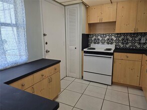 1350 NE 191st St in Miami, FL - Building Photo - Building Photo
