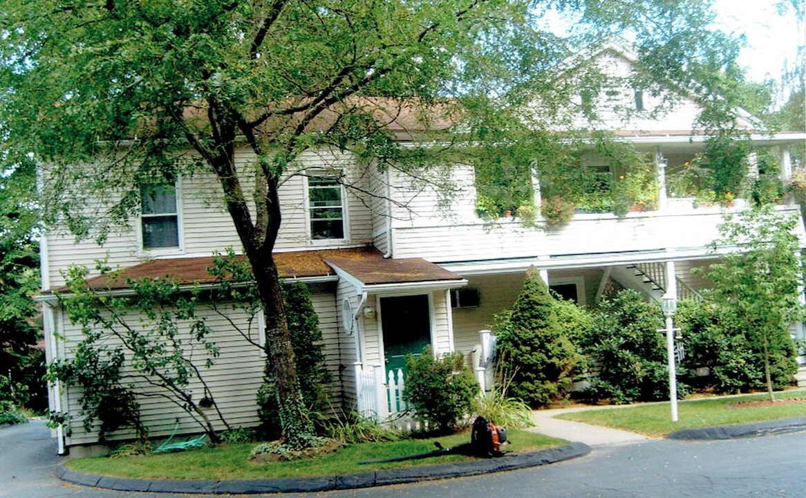 3 Linden Pl, Unit Apt 7 in Vernon, CT - Building Photo