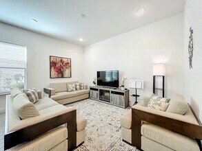 6423 Cyrils Dr in St. Cloud, FL - Foto de edificio - Building Photo