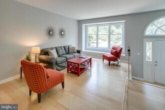 1353 Templeton Pl in Rockville, MD - Building Photo - Building Photo