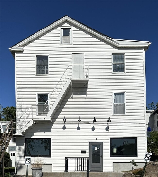 property at 7 Traders Cove