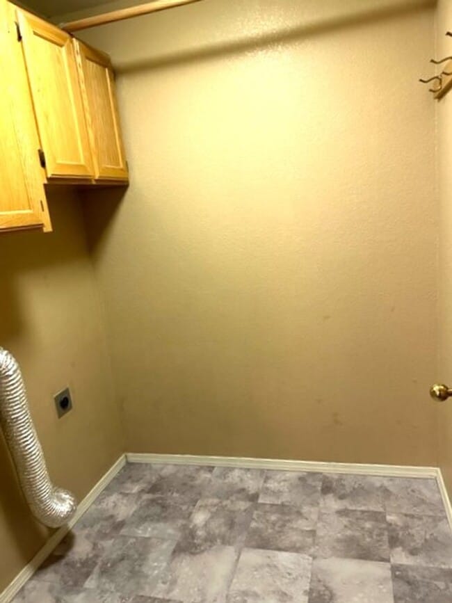 property at 586 Flowing Wells Ln