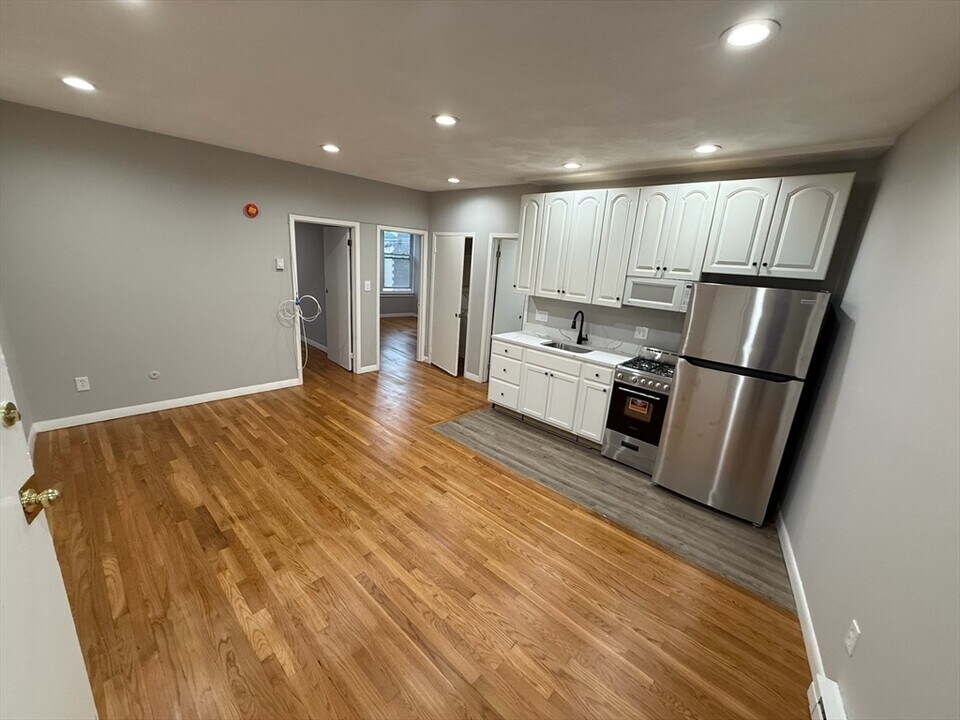 83 Haven St in Reading, MA - Building Photo