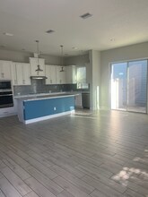 7400 Beach Walk Pl in Jacksonville, FL - Building Photo - Building Photo