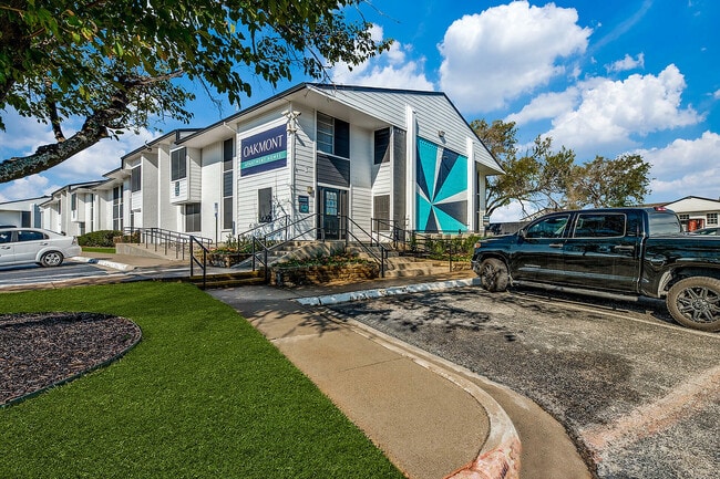 Oakmont in Arlington, TX - Foto de edificio - Building Photo
