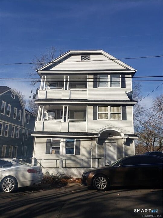 241 Lincoln St in Waterbury, CT - Building Photo