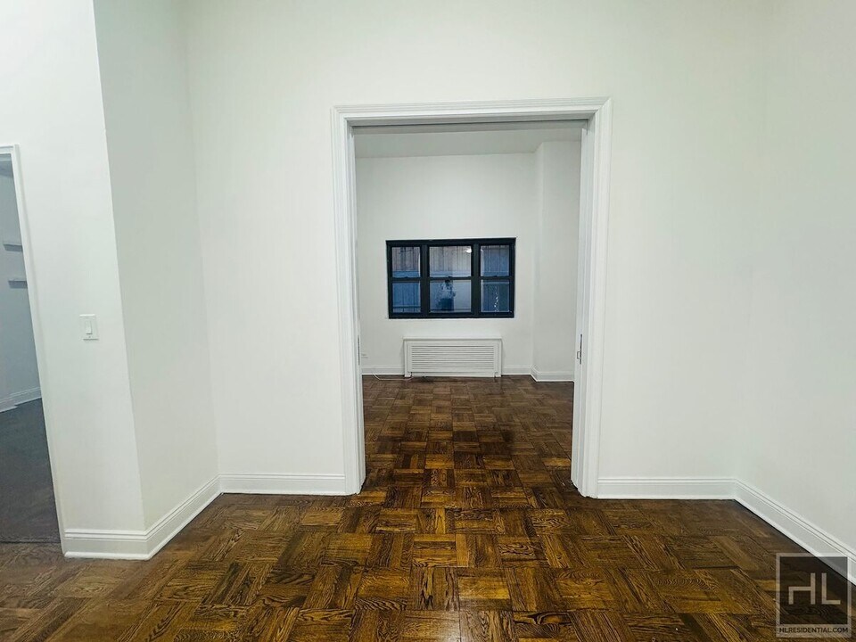 EAST 35 STREET in New York, NY - Building Photo