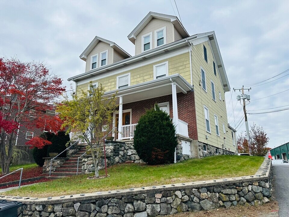 22 Summer Ave in Waltham, MA - Building Photo