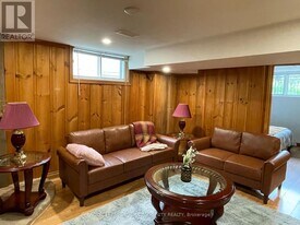 80 Trayborn Dr in Richmond Hill, ON - Building Photo