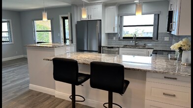 12500 Capri Cir N in Treasure Island, FL - Building Photo - Building Photo