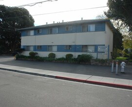 Windsor Court Apartments in Mountain View, CA - Building Photo - Building Photo