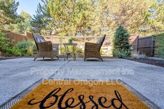 3063 NW Canyon Springs Pl in Bend, OR - Building Photo - Building Photo