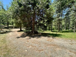 10514 Smith Rd in Grass Valley, CA - Building Photo - Building Photo
