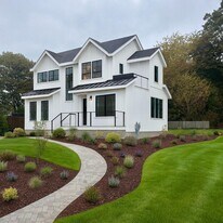 35 Sloop St in Jamestown, RI - Building Photo