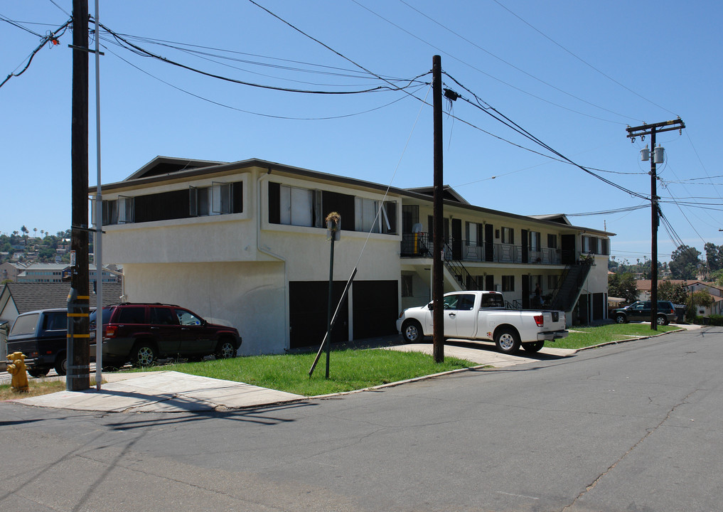 8267 Orchard Ave in La Mesa, CA - Building Photo