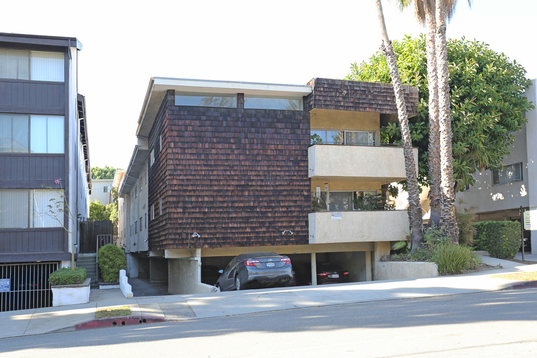 11679 Montana Ave in Los Angeles, CA - Building Photo