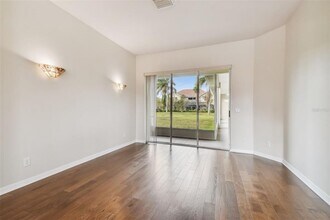 10512 Bermuda Isle Dr in Tampa, FL - Foto de edificio - Building Photo