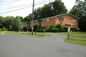 Plaza Garden Apartments in Saugerties, NY - Foto de edificio - Building Photo