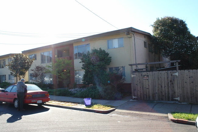 1806 Berkeley Way in Berkeley, CA - Building Photo - Building Photo