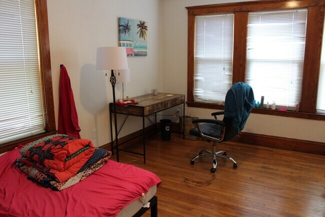 56 Pinckney St, Unit 2 in Somerville, MA - Building Photo - Building Photo