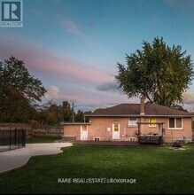 60 Patricia Dr in King City, ON - Building Photo - Building Photo