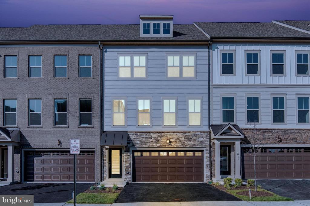 1043 Venifena Terrace SE in Leesburg, VA - Building Photo