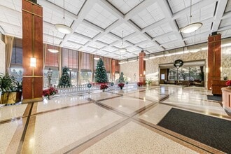 5505 Seminary Rd, Unit 311N in Falls Church, VA - Foto de edificio - Building Photo