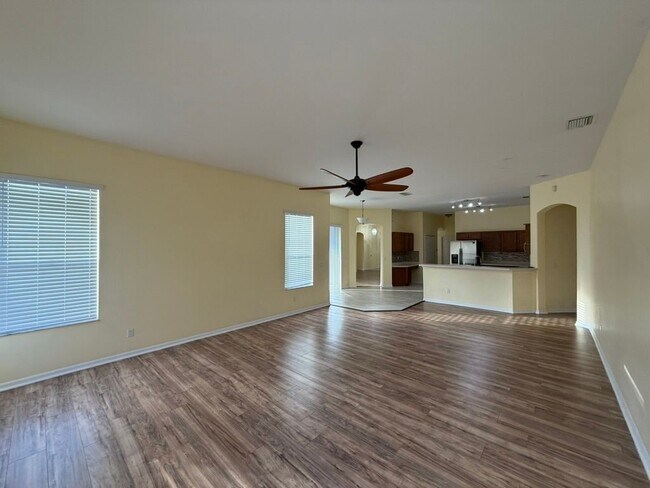 12032 Timberhill Dr in Riverview, FL - Foto de edificio - Building Photo
