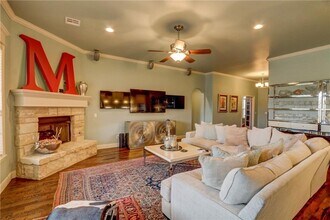 15900 Royal Crest Ln in Edmond, OK - Building Photo - Building Photo