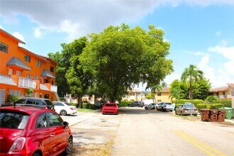 2260 W 55th St in Hialeah, FL - Building Photo - Building Photo
