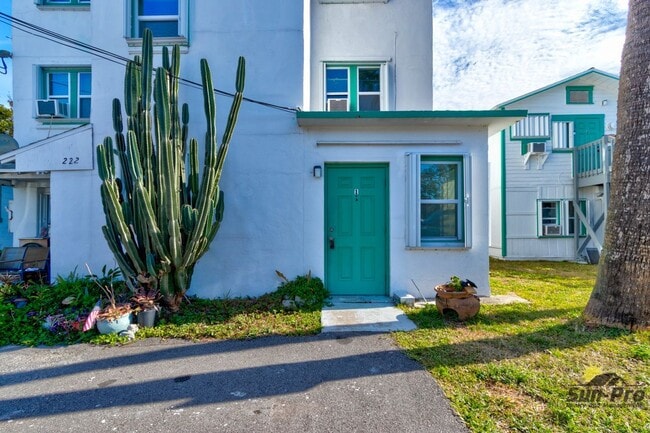 222 N Oleander Ave in Daytona Beach, FL - Foto de edificio - Building Photo
