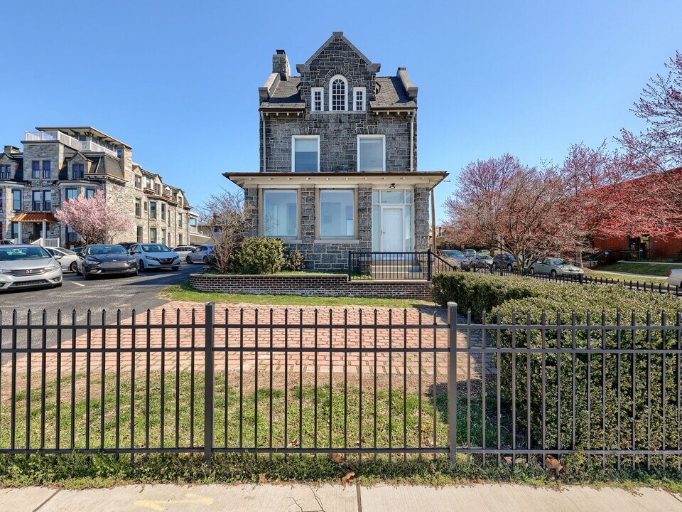 1701 N Front St in Harrisburg, PA - Building Photo